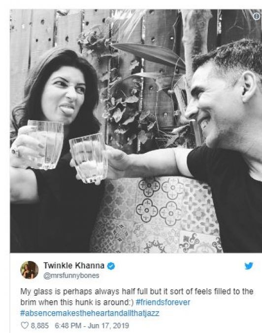 Twinkle Khanna's latest pic proves how much she misses Akshay Kumar!