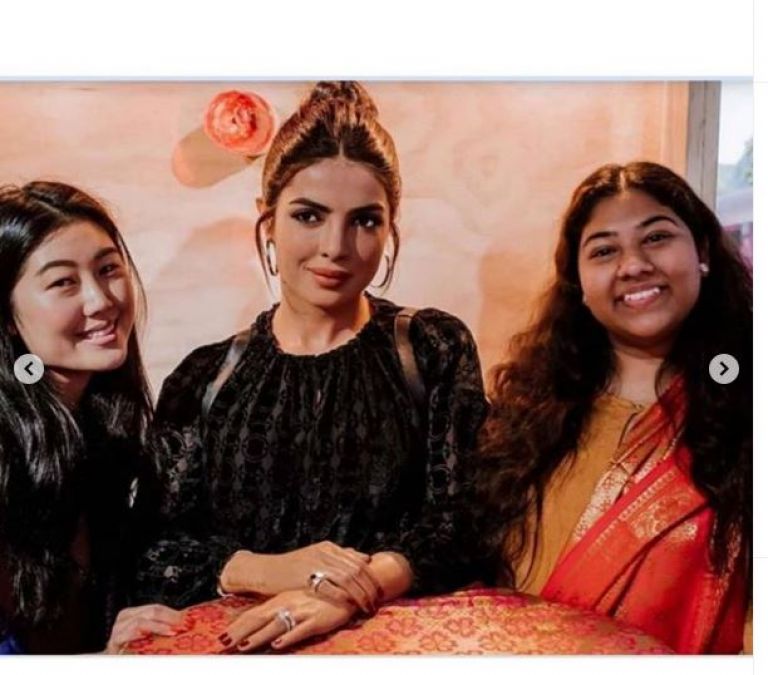 Priyanka Chopra's Wax Statue launched at Madame Tussauds!