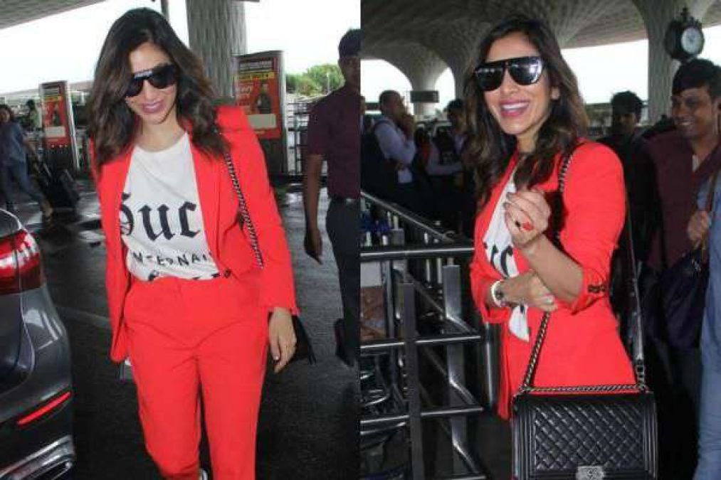 Sophie Choudhury looks cool at the airport; you would be amazed to see!