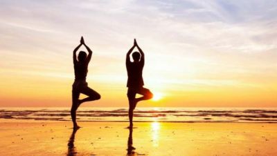 International Yoga Day : योग से अपने रिश्ते को बेहतर बना रहे ये सेलेब्स