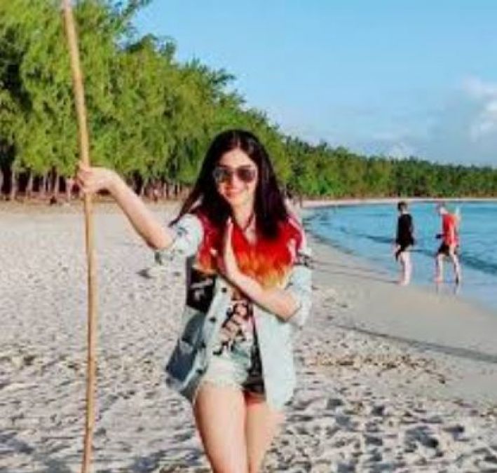 Video: Ada Sharma plays with sticks amidst her vacations!