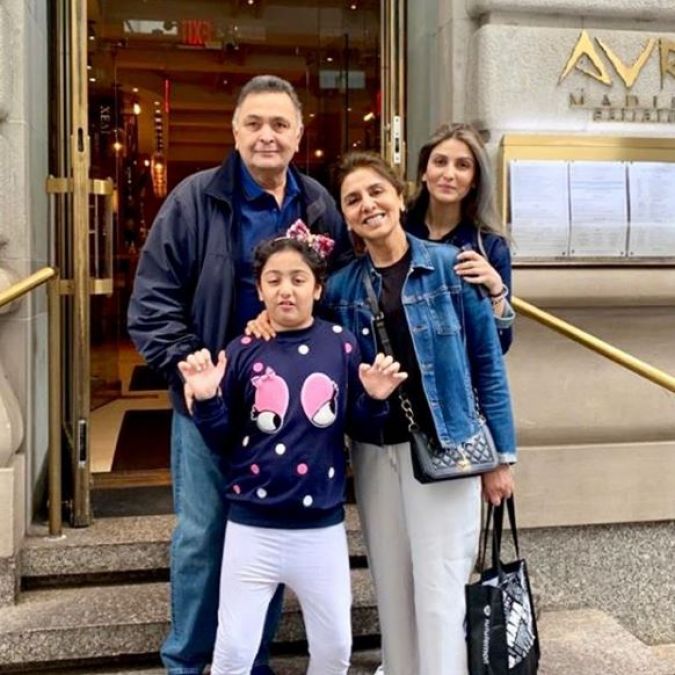 Rishi Kapoor enjoys with wife and daughter after winning half-war with cancer