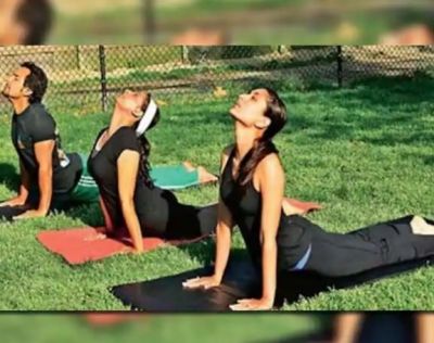 International Yoga Day: From Akshay to Kareena, these couples do yoga with their partners!