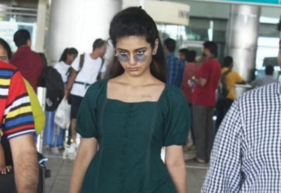 'Wink girl' spotted without makeup at the airport, see photos