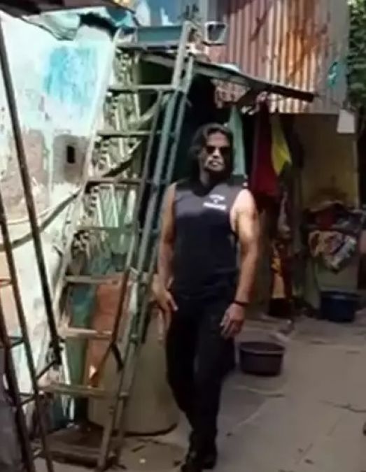 Suniel Shetty seen roaming around in Mumbai's slum