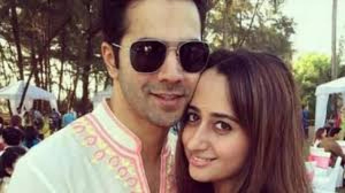 Varun Dhawan Spotted with his girlfriend on lunch