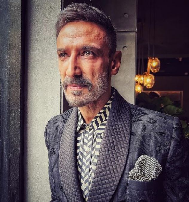 Rahul Dev is in live-in relationship with 18-year younger girl, is also a child's father