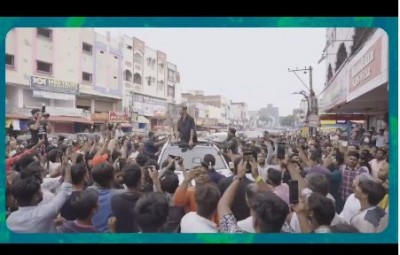 VIDEO: हैदराबाद में भीड़ से घिरे विद्युत जामवाल, एक्टर ने कही दिल छू लेने वाली बात