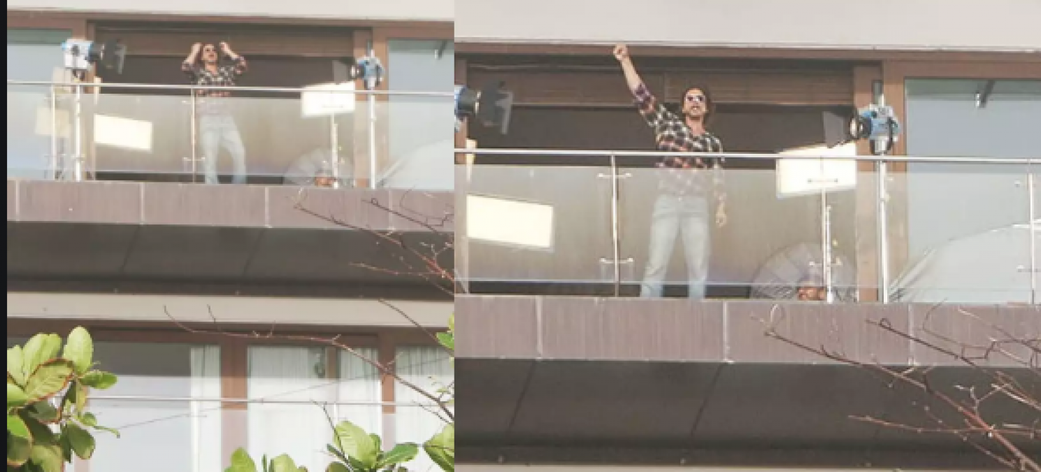 Shahrukh seen shooting in Mannat, pictures going viral