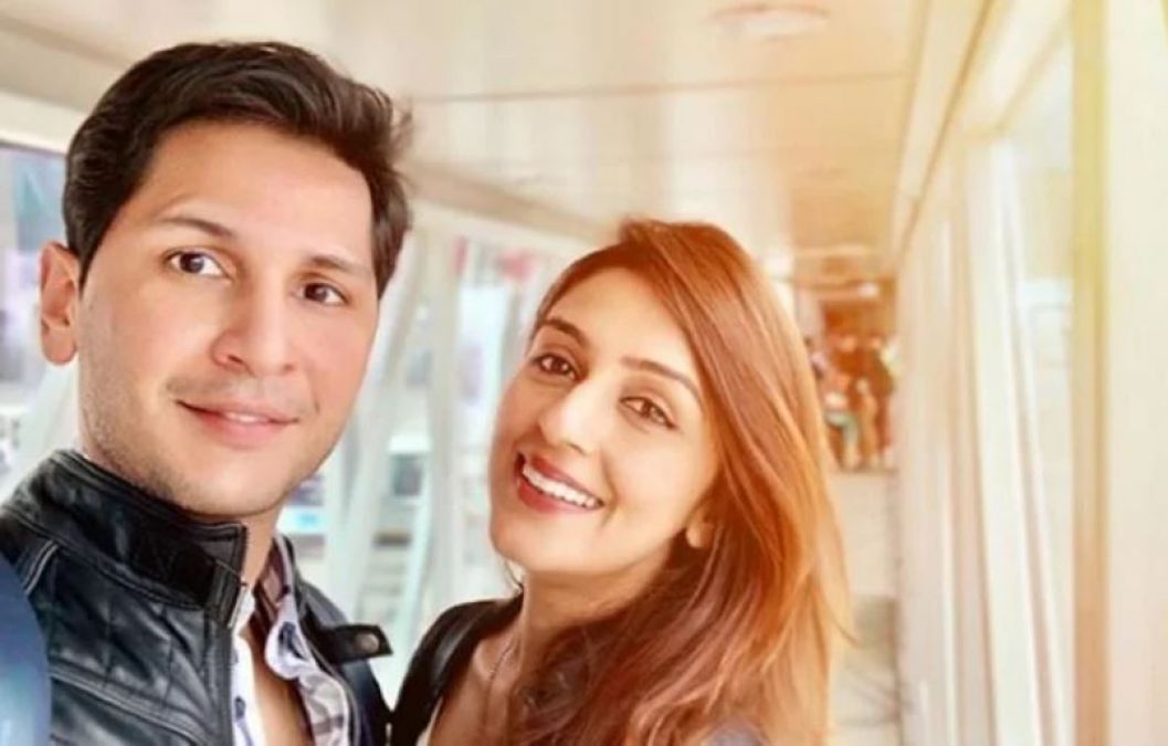 Akshay's heroine proceeds to honeymoon; got married secretly!