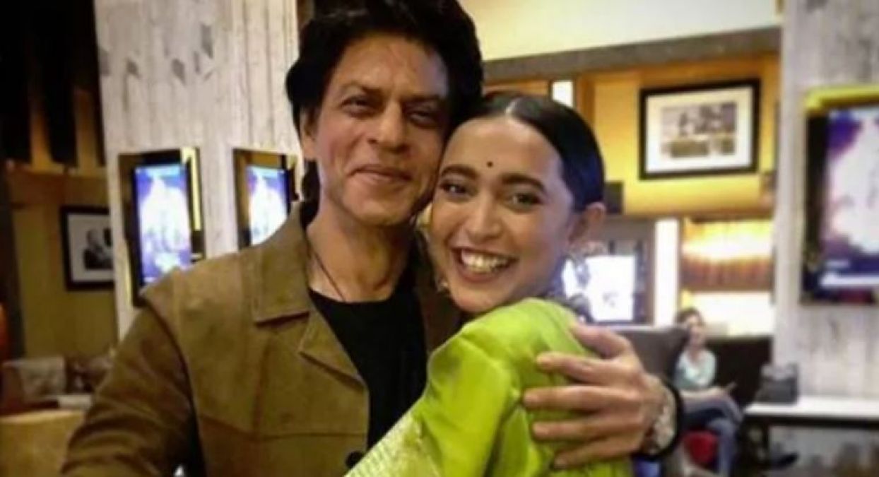 This actress got delighted to see SRK; wrote an emotional post