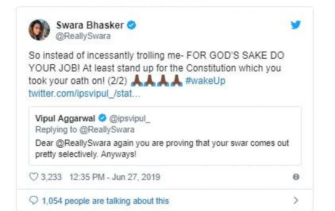 Swara Bhaskara shuns the IPS Officer for her comment!