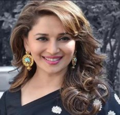 Madhuri Dixit become hair stylist for her husband in lockdown