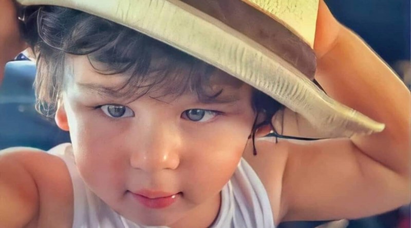See Taimur's naughty look, poses for photographers, you will be stunned