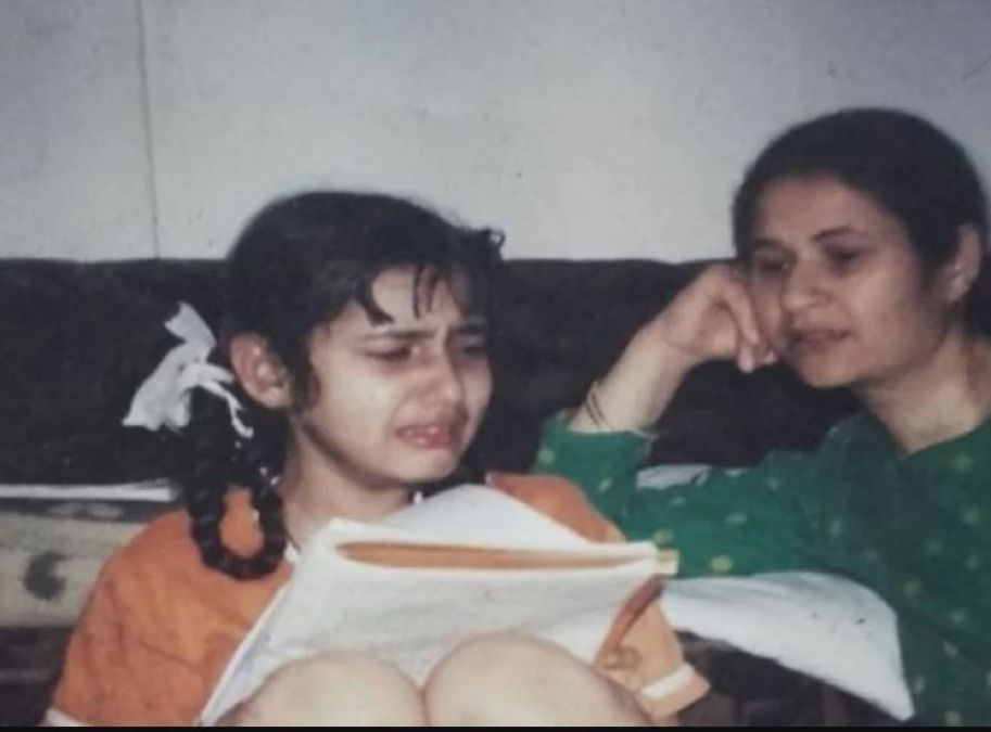Aamir's Actress shares a crying picture of her saying, 