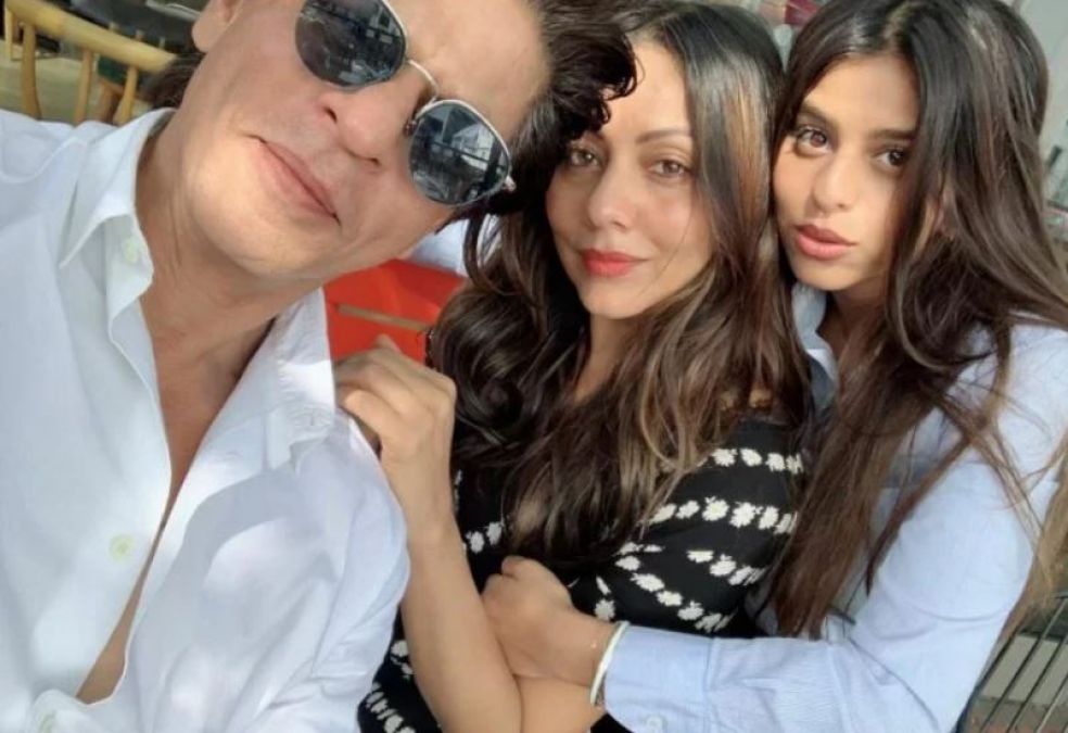 Bollywood showers love on Shah Rukh's Daughter, Gets this Special Honor