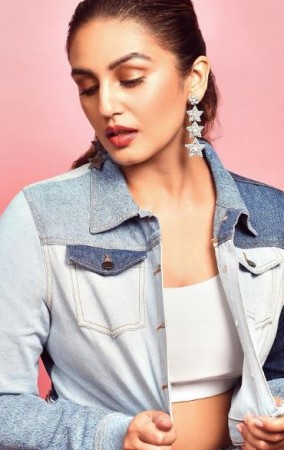 Huma Qureshi showed sizzling avatar in golden dress, fans stunned to see photos