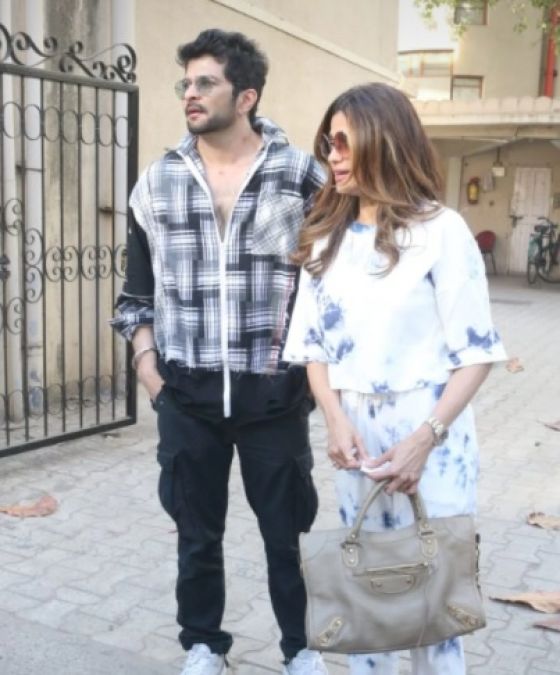 Shamita Shetty spotted with boyfriend on streets of Mumbai