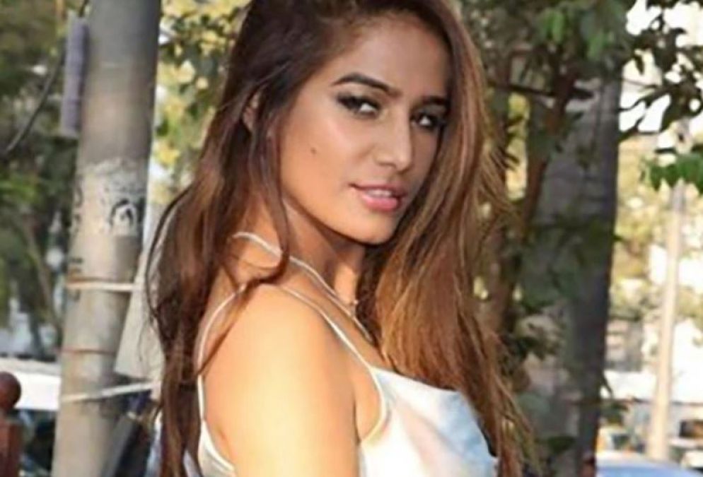 'Watch my videos at night, troll in the morning', Poonam Pandey raged