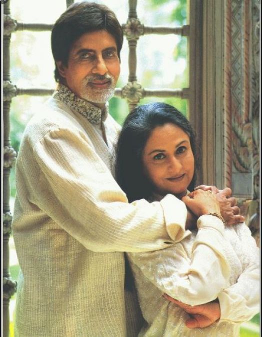 Amitabh Bachchan shared old photo of Jaya Bachchan