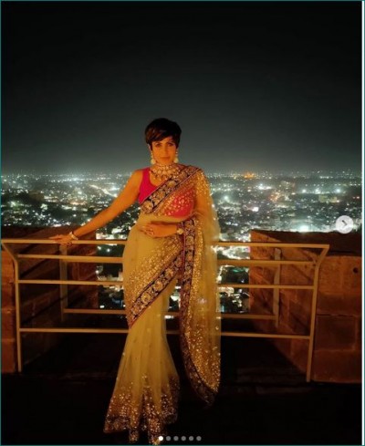 Mandira Bedi looks pretty in yellow saree, see pictures