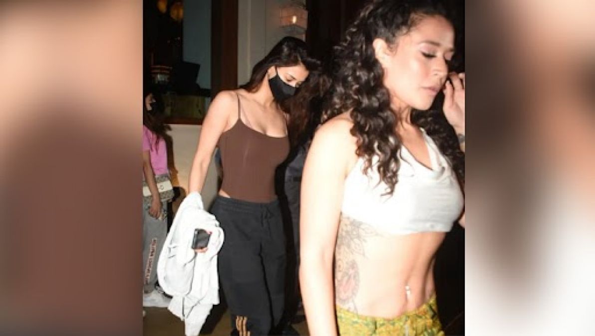 Tiger Shroff goes out for dinner with sister Krishna and Disha