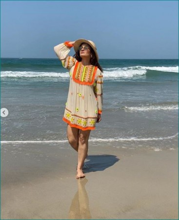 Raveena Tandon shown her bold figure on beach