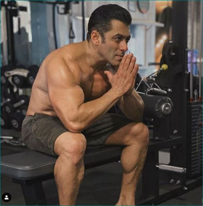 Salman Khan's new picture reveals from Radhe's set