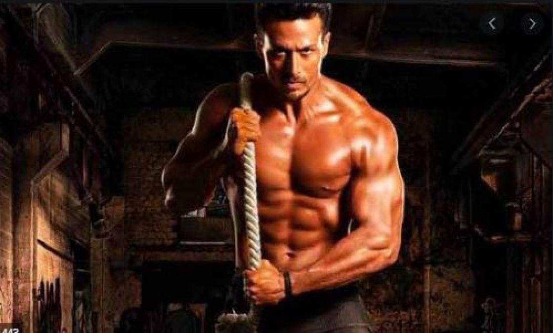 Tiger Shroff collaborates with fans to watch film 