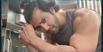 Video: Varun Dhawan trapped in crowd of fans, folded hands and said this