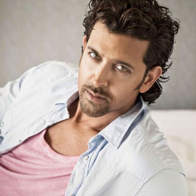 Hrithik advises fans to avoid corona while playing chess