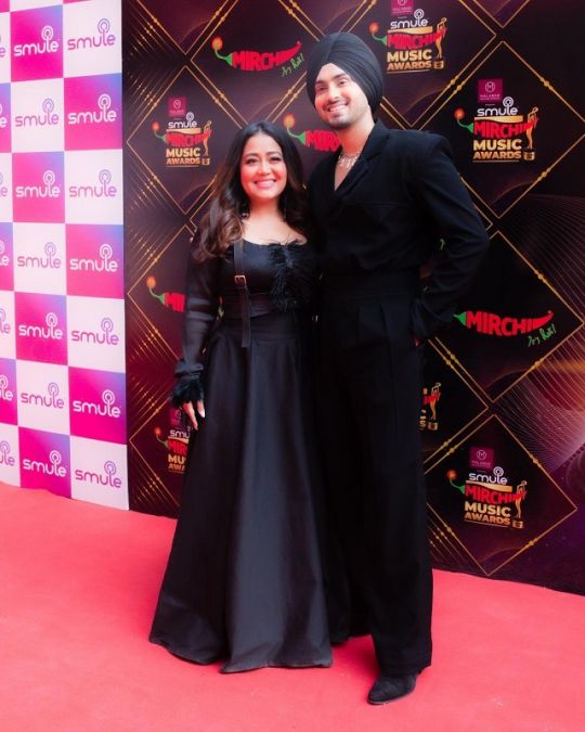 Neha's tuning was seen on the red carpet with her husband, photos went viral