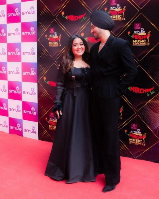 Neha's tuning was seen on the red carpet with her husband, photos went viral