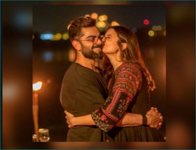 Adorable picture surfaced of couple Virat-Anushka kissing
