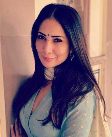 Kim Sharma shares throwback pic to the time when 