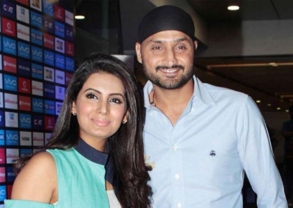 Cricketer Harbhajan, actor Geeta announces date of expecting baby