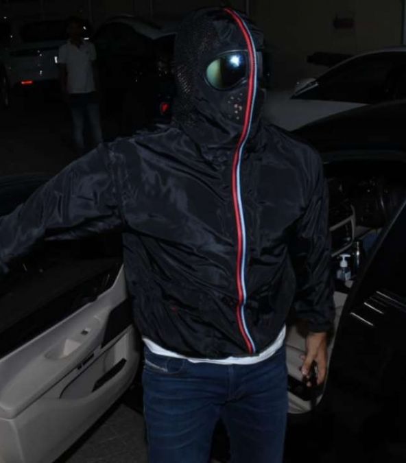 Raj Kundra reached the theater covering his face with a jacket