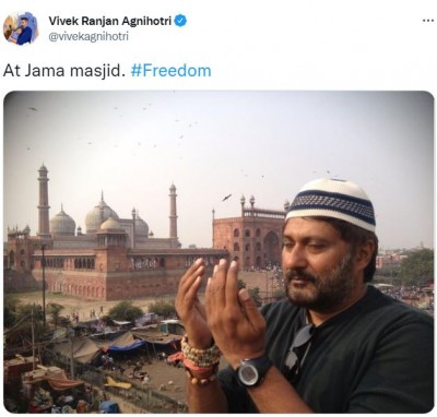 Picture of Vivek Agnihotri reciting prayer in Jama Masjid went viral, people said - 'Delete it'