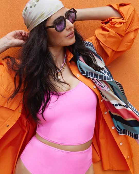 Katrina's Tom Boy look in a pink swimsuit, photos going viral