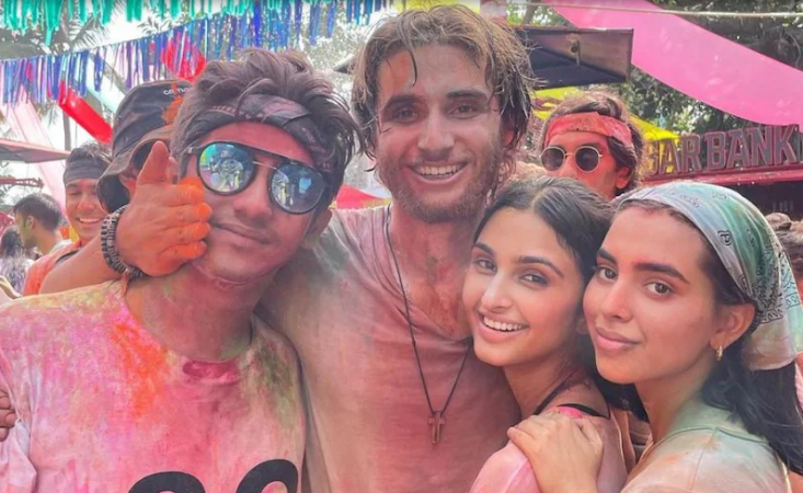 Aaliyah is seen in the colours of Holi with her foreign boyfriend
