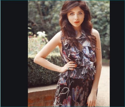FIR lodged against singer Kanika Kapoor  in Lucknow