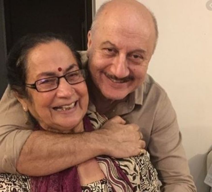 Anupam did not meet his mother, made a video call