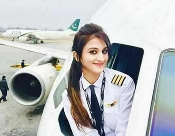 पाकिस्तानी महिला पायलट की खूबसूरती ने मचा दिया पूरी दुनिया में तहलका