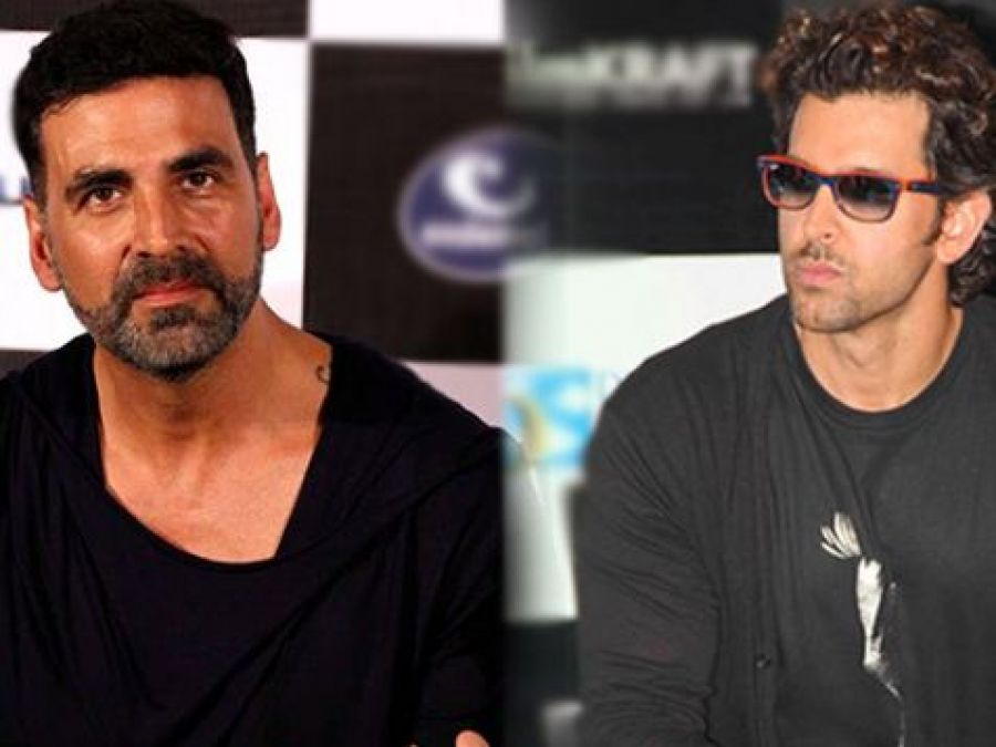 Akshay Kumar and Hrithik Roshan supports public curfew