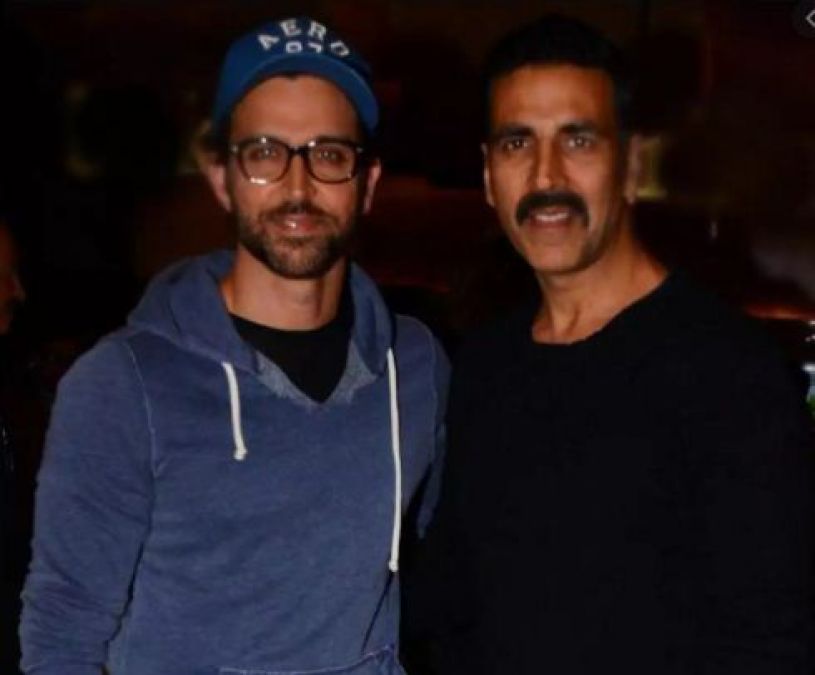 Akshay Kumar and Hrithik Roshan supports public curfew