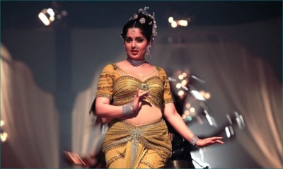 Kangana shares her fabulous looks ahead of Thalaivi trailer launch