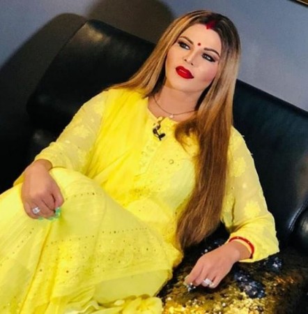 Rakhi Sawant does housework during Janta Curfew