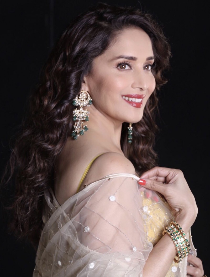 Madhuri Dixit laughed after robbery of gold chain, shared video and said this