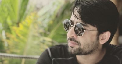Shaheer Sheikh shares a glimpse into his vacation while swimming in the pool; Watch