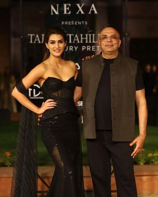 Kriti walks the ramp as a black beauty, fans lost their senses